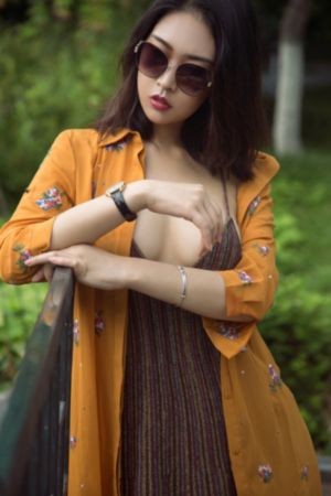 我丰满的岳母