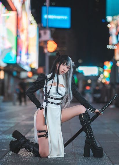 两个美女的胸互摸互揉接吻