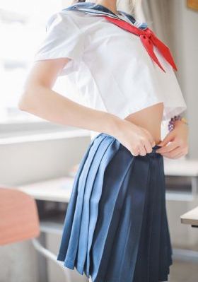 女室友自愿成为我的脚奴